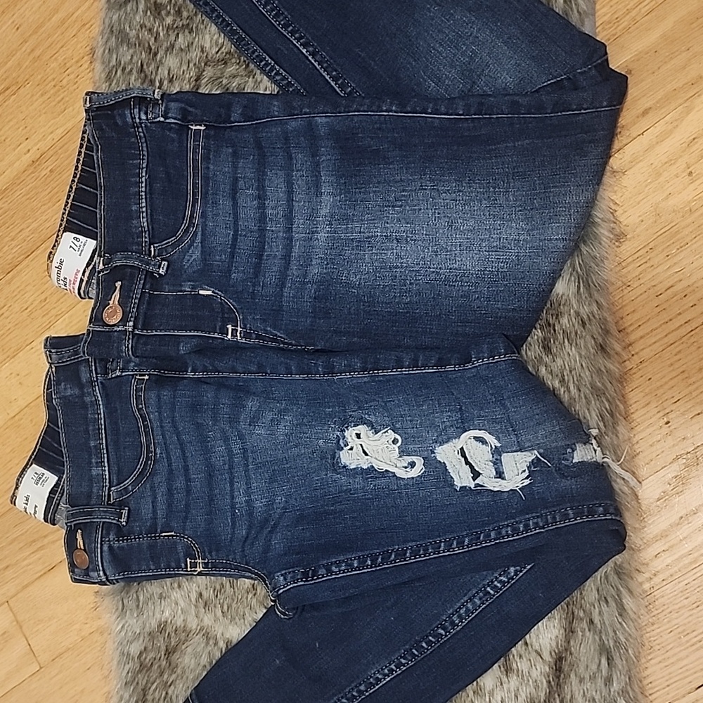2 Pairs of Girl's Abercrombie mid-rise pull on jegging.